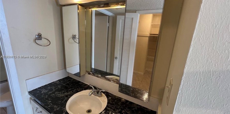 Condo in Aventura, Florida, 1 bedroom № 1694523