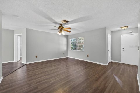 House in Pinellas Park, Florida 4 bedrooms, 175.4 sq.m. № 2222602 - photo 6