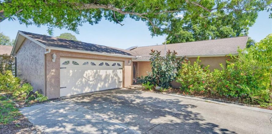 House in Pinellas Park, Florida 4 bedrooms, 175.4 sq.m. № 2222602