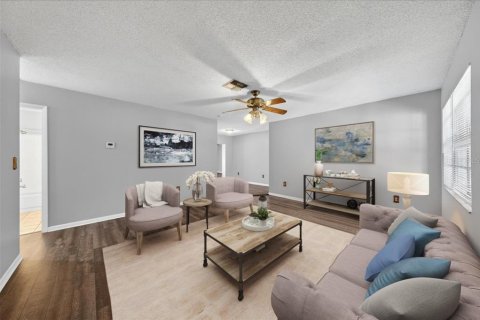 House in Pinellas Park, Florida 4 bedrooms, 175.4 sq.m. № 2222602 - photo 4