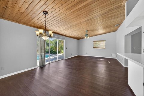 House in Pinellas Park, Florida 4 bedrooms, 175.4 sq.m. № 2222602 - photo 20