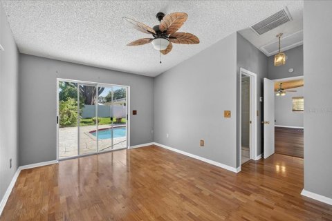 House in Pinellas Park, Florida 4 bedrooms, 175.4 sq.m. № 2222602 - photo 26