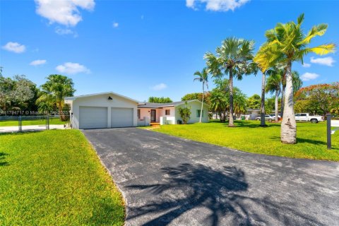 Casa en venta en Palmetto Bay, Florida, 3 dormitorios, 158.4 m2 № 1739089 - foto 2