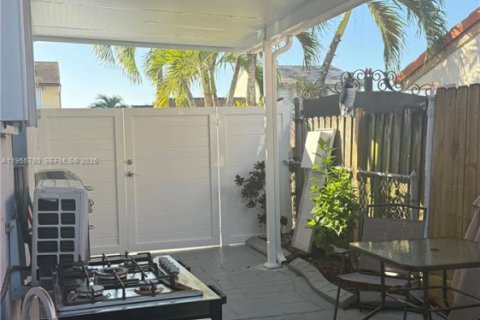 Propiedad comercial en Miami, Florida 191.29 m2 № 2009717