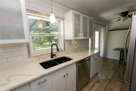 House in Winter Park, Florida 3 bedrooms, 106.74 sq.m. № 2222757 - photo 3
