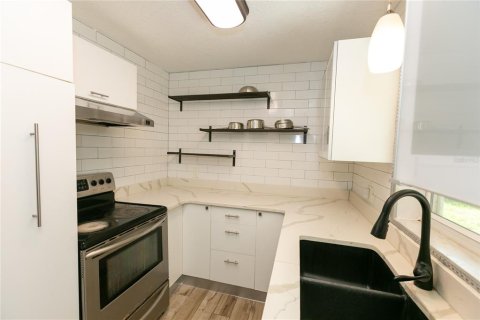 House in Winter Park, Florida 3 bedrooms, 106.74 sq.m. № 2222757 - photo 7