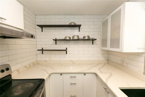 House in Winter Park, Florida 3 bedrooms, 106.74 sq.m. № 2222757 - photo 8