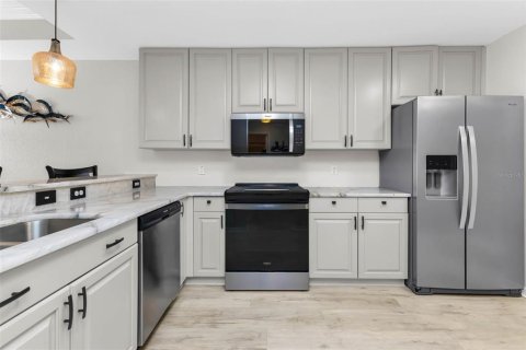 Condo in Punta Gorda, Florida, 2 bedrooms  № 2403428 - photo 4