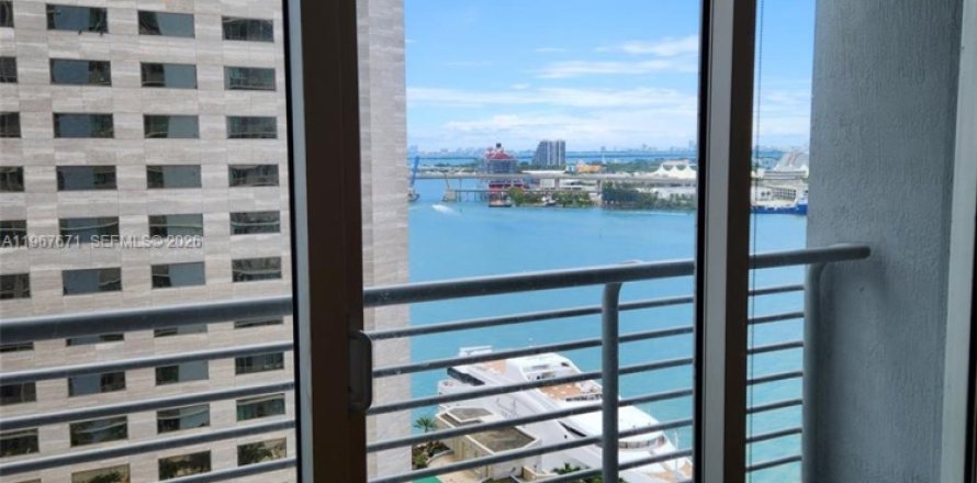 Studio à Condo à Miami, Floride  № 2029728