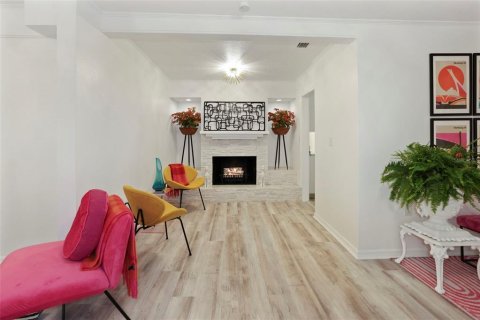 House in Dunedin, Florida 3 bedrooms, 205.87 sq.m. № 1788251 - photo 5