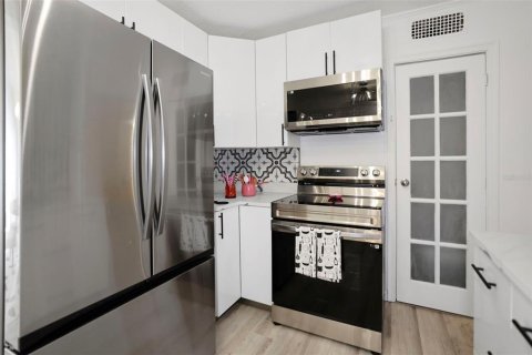 House in Dunedin, Florida 3 bedrooms, 205.87 sq.m. № 1788251 - photo 7