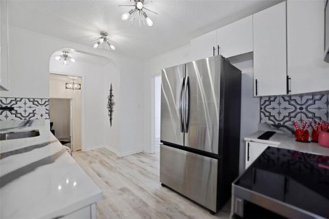 House in Dunedin, Florida 3 bedrooms, 205.87 sq.m. № 1788251 - photo 10
