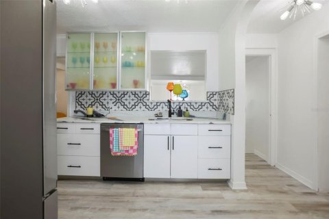 House in Dunedin, Florida 3 bedrooms, 205.87 sq.m. № 1788251 - photo 11