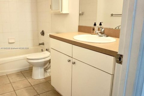 Copropriété à vendre à Miami, Floride: 2 chambres, 106.19 m2 № 1958550 - photo 12