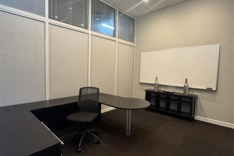 Immobilier commercial à louer à Tampa, Floride: 27.87 m2 № 2143111 - photo 8