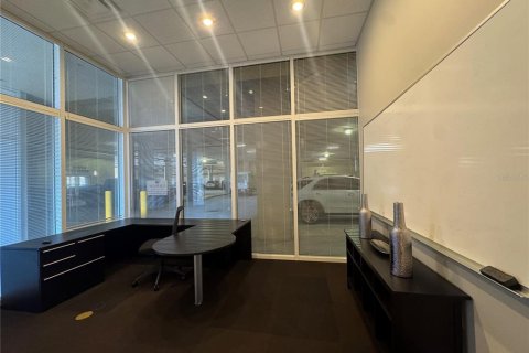 Immobilier commercial à louer à Tampa, Floride: 27.87 m2 № 2143111 - photo 2