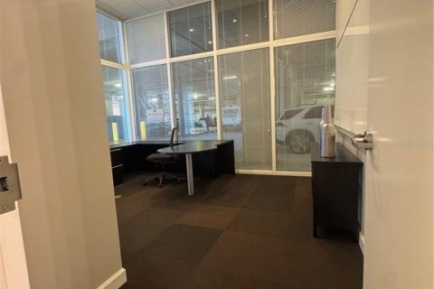 Immobilier commercial à louer à Tampa, Floride: 27.87 m2 № 2143111 - photo 6