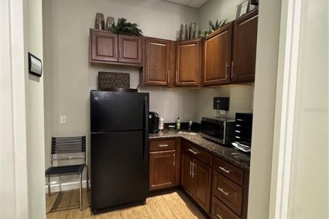 Immobilier commercial à louer à Tampa, Floride: 27.87 m2 № 2143111 - photo 5