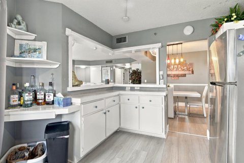 Condo in Lake Worth, Florida, 2 bedrooms  № 2378668 - photo 12