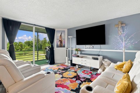 Condo in Lake Worth, Florida, 2 bedrooms  № 2378668 - photo 4