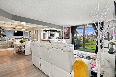 Condo in Lake Worth, Florida, 2 bedrooms  № 2378668 - photo 22