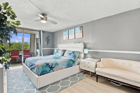 Condo in Lake Worth, Florida, 2 bedrooms  № 2378668 - photo 16