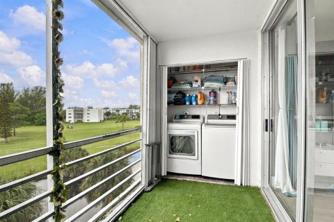 Condo in Lake Worth, Florida, 2 bedrooms  № 2378668 - photo 24