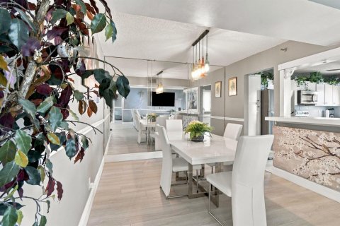 Condo in Lake Worth, Florida, 2 bedrooms  № 2378668 - photo 8