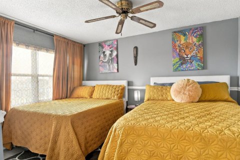 Condo in Lake Worth, Florida, 2 bedrooms  № 2378668 - photo 13