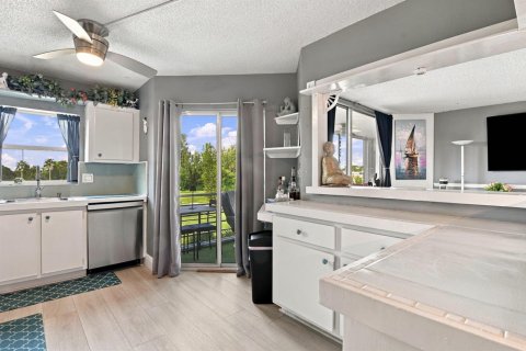 Condo in Lake Worth, Florida, 2 bedrooms  № 2378668 - photo 11