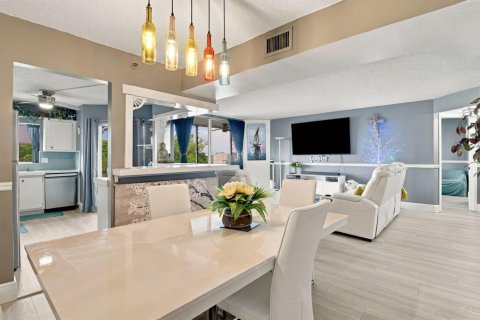 Condo in Lake Worth, Florida, 2 bedrooms  № 2378668 - photo 6