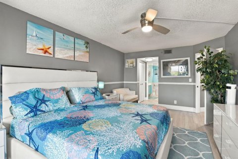 Condo in Lake Worth, Florida, 2 bedrooms  № 2378668 - photo 17