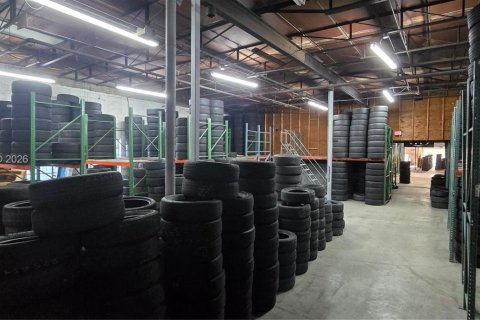 Immobilier commercial à Hialeah, Floride № 2081047