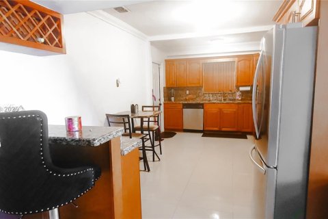 House in Miramar, Florida 3 bedrooms № 1845751 - photo 10