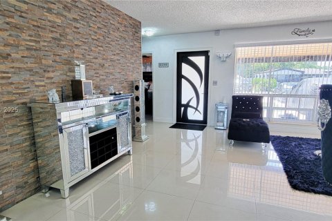 House in Miramar, Florida 3 bedrooms № 1845751 - photo 25