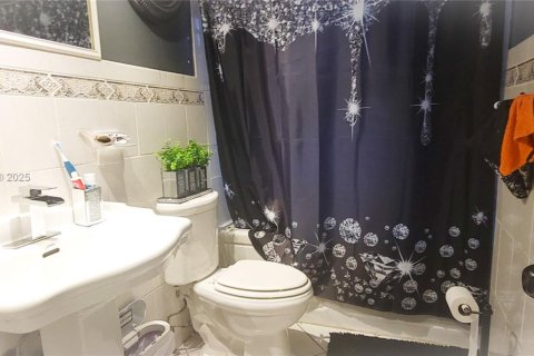 House in Miramar, Florida 3 bedrooms № 1845751 - photo 18