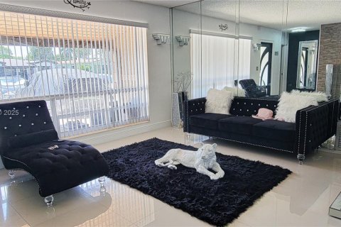 House in Miramar, Florida 3 bedrooms № 1845751 - photo 27