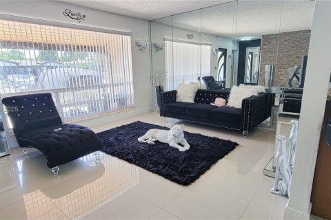 House in Miramar, Florida 3 bedrooms № 1845751 - photo 26