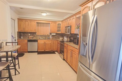 House in Miramar, Florida 3 bedrooms № 1845751 - photo 6