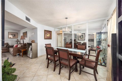Condo in Lauderdale Lakes, Florida, 2 bedrooms  № 1889794 - photo 3