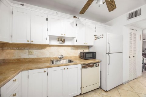 Condo in Lauderdale Lakes, Florida, 2 bedrooms  № 1889794 - photo 5