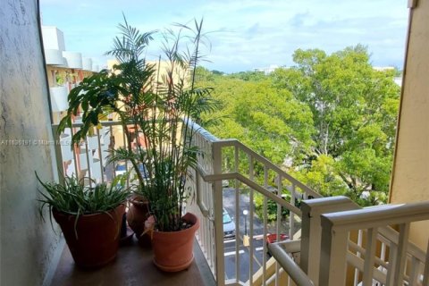 Condo in Miami Beach, Florida, 1 bedroom № 1959748 - photo 25