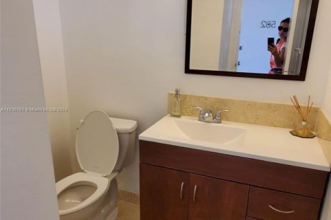 Condo in Miami Beach, Florida, 1 bedroom № 1959748 - photo 24