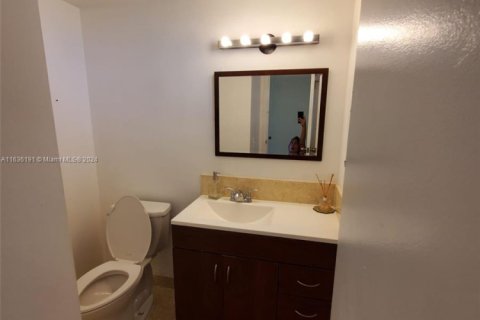 Condo in Miami Beach, Florida, 1 bedroom № 1959748 - photo 10