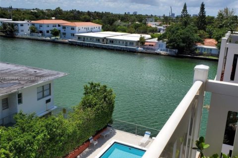 Condo in Miami Beach, Florida, 1 bedroom № 1959748 - photo 4