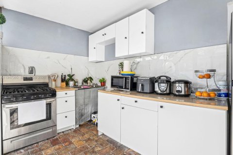 Casa en venta en Sunrise, Florida, 4 dormitorios, 137.59 m2 № 2004069 - foto 17