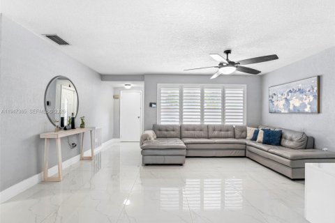 Casa en venta en Sunrise, Florida, 4 dormitorios, 137.59 m2 № 2004069 - foto 19