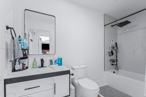 Casa en venta en Sunrise, Florida, 4 dormitorios, 137.59 m2 № 2004069 - foto 9