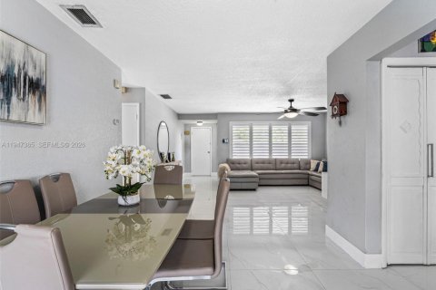 Casa en venta en Sunrise, Florida, 4 dormitorios, 137.59 m2 № 2004069 - foto 13
