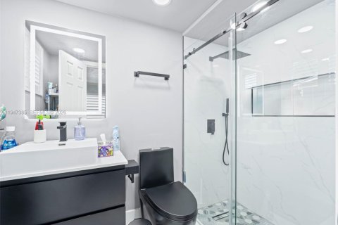 Casa en venta en Sunrise, Florida, 4 dormitorios, 137.59 m2 № 2004069 - foto 28